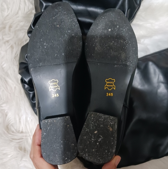 Women Black slouchy flat knee boots - Picture 9 of 12